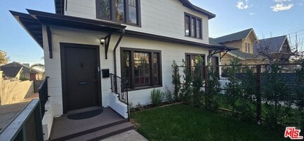Building Photo - 1448 Calumet Ave