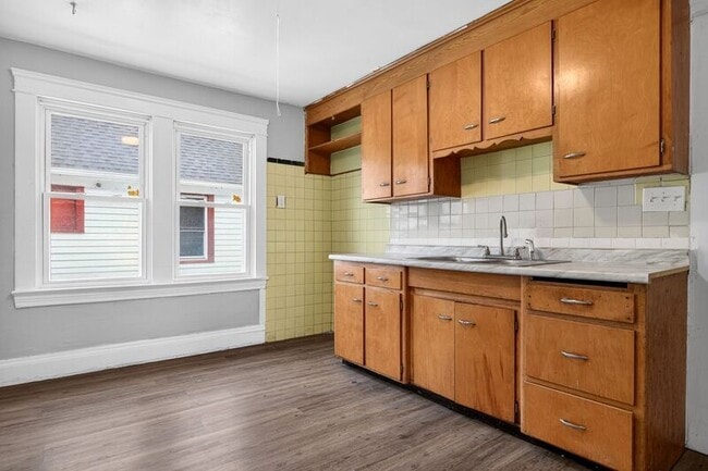 Building Photo - 389 E 160th St