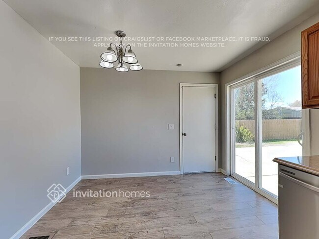 Building Photo - 1365 S Zeno Way