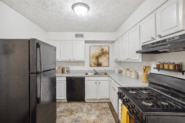 Building Photo - Emerald Pointe