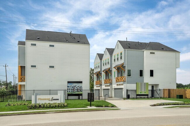 Building Photo - 3905 B Pinemont Dr