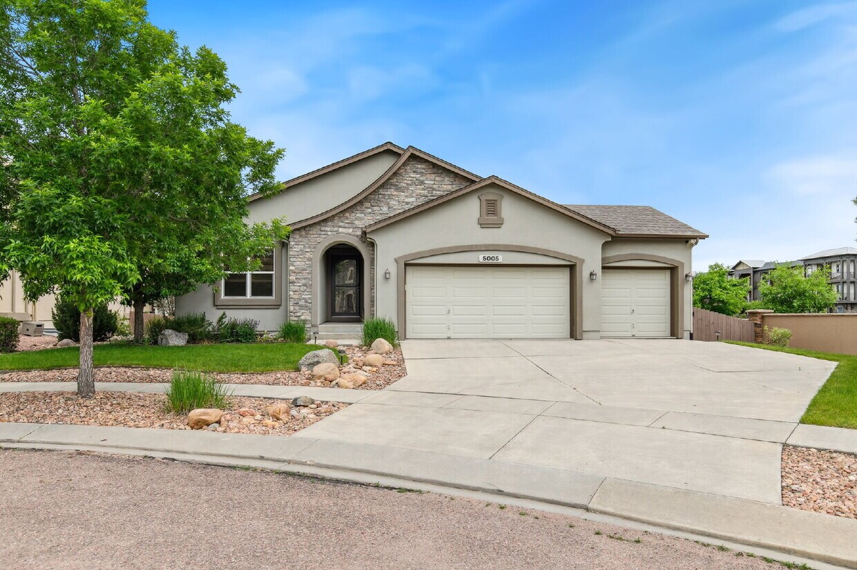 Primary Photo - Stylish Cordera Ranch with Finished Baseme...