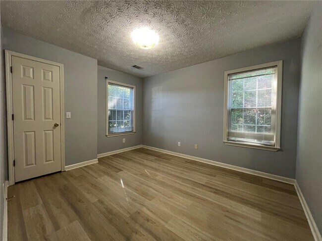 Foto del edificio - 2925 Ashbyrn Ct NE