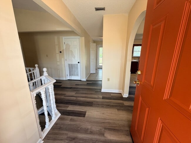 Building Photo - 3BD/2B in Foxborough Subdivision.