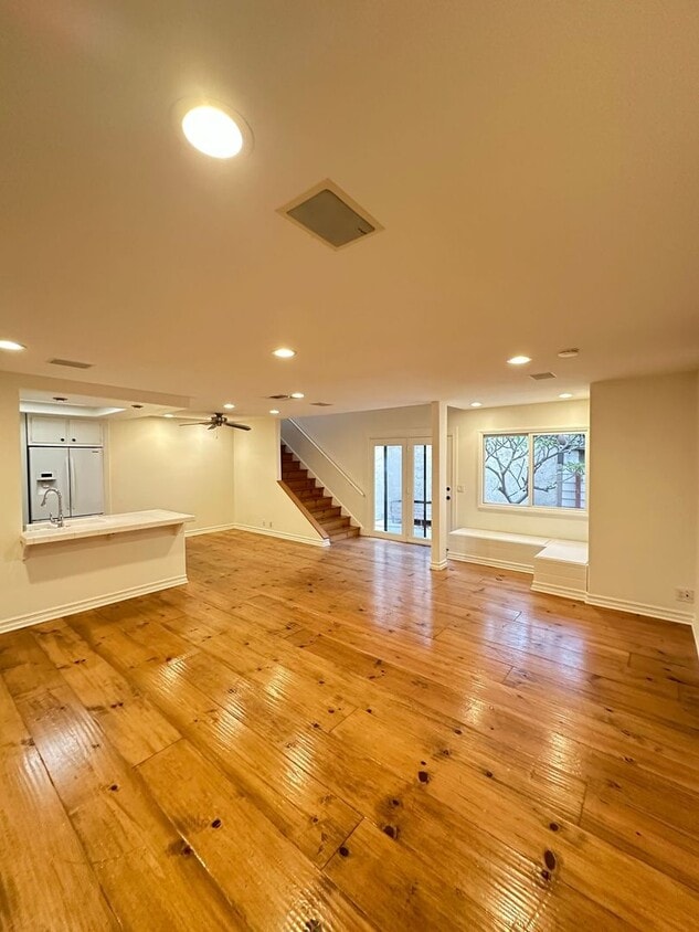 Primary Photo - 3 Bedroom Irvine Home - Large Master Suite...