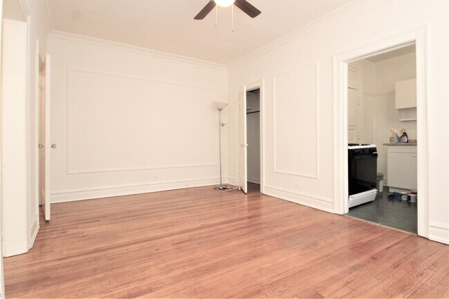 Building Photo - 641 W Patterson Ave
