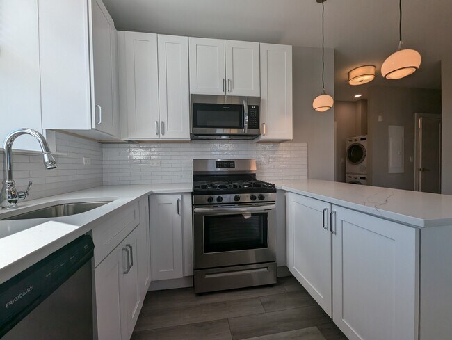 Building Photo - 3902 N Janssen Ave