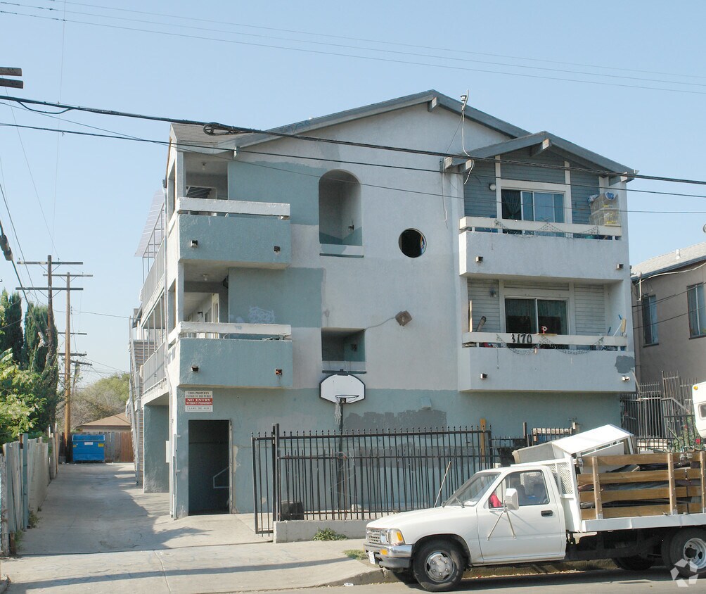 Building Photo - 3170 Estara Ave