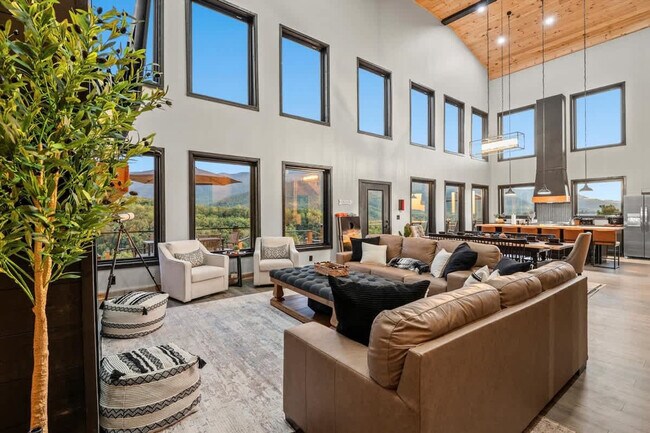 Foto del edificio - 264 Sonshine Ridge Rd