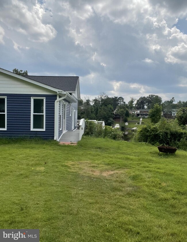 Building Photo - 819 Long Cove Rd
