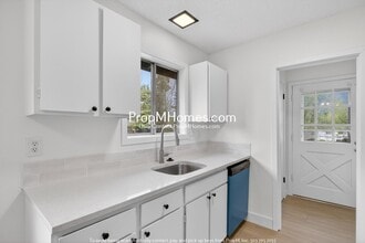 Building Photo - 6056 SW Valley Ave