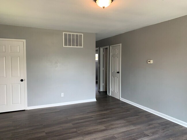 Building Photo - 1724 Eastbrook Dr - This beautiful 2-bedro...