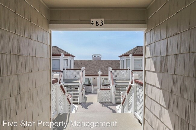 Building Photo - 483 Green Ridge Dr