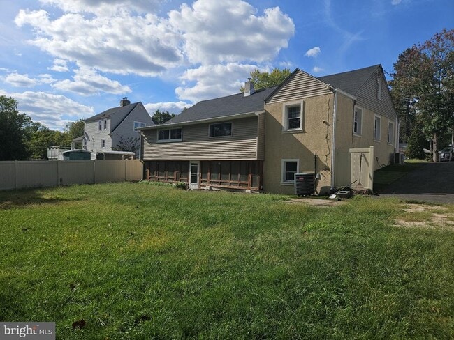 Building Photo - 1715 Hazel Ave