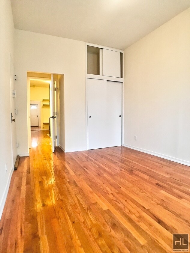 Primary Photo - Beautiful 1 Bedroom Flex