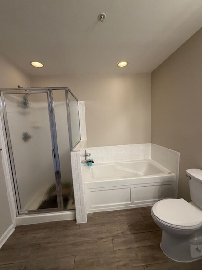 Foto del edificio - SPACIOUS 2 BEDROOM 2 BATH CONDO WITH LOFT IN KING FARM