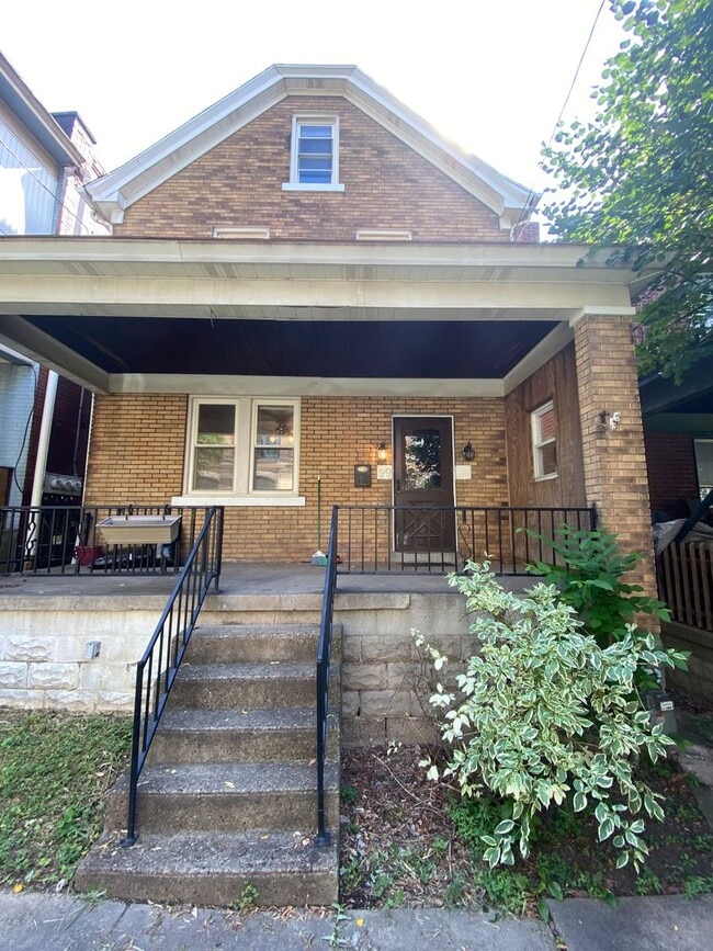Building Photo - Available August - Beautiful Mt. Washingto...