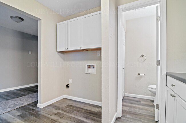 Building Photo - 1202 E Walford Dr
