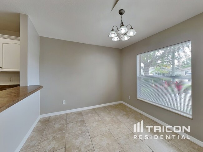 Building Photo - 5127 Pineland Ave