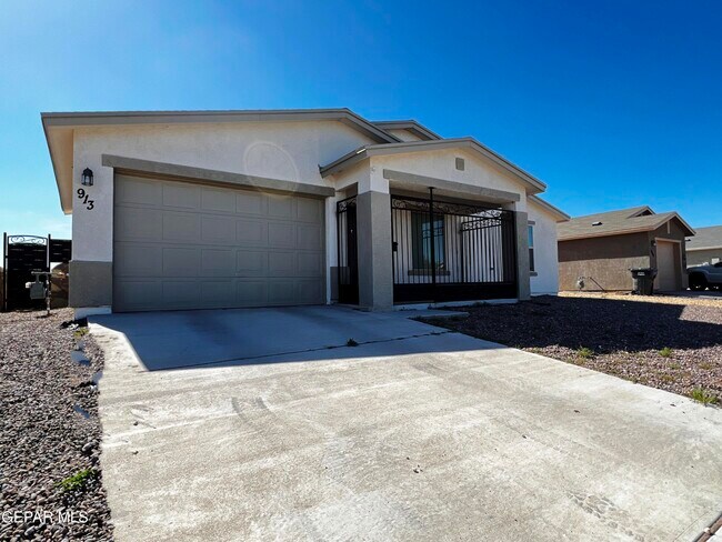 Building Photo - 913 Galaxia Dr