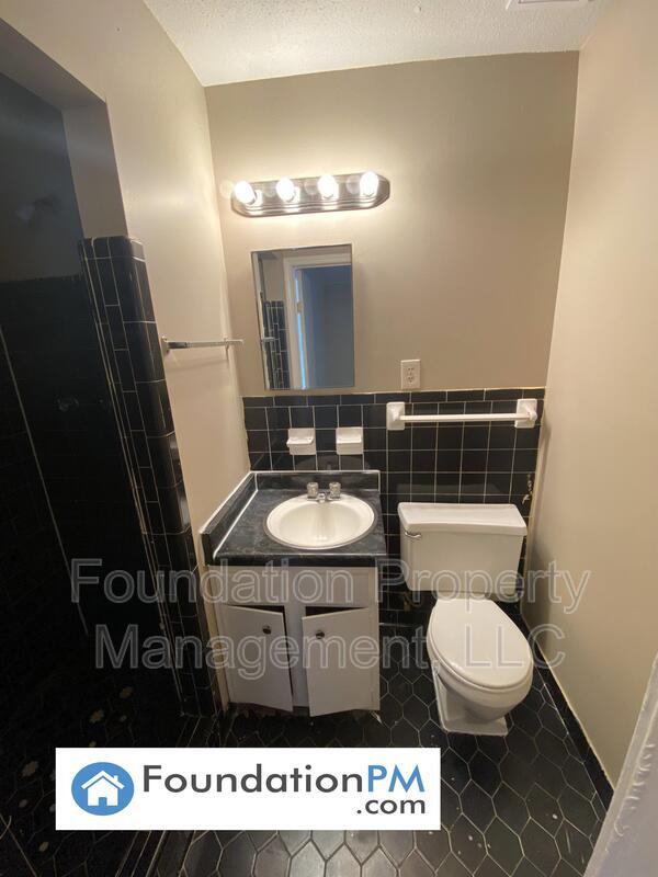Building Photo - 5586 Hyacinth Cove