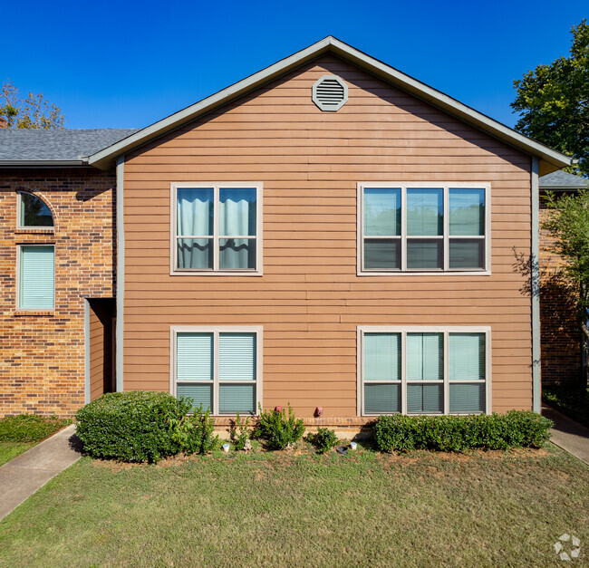 Front Entrance to the Townhomes - Norwood Place