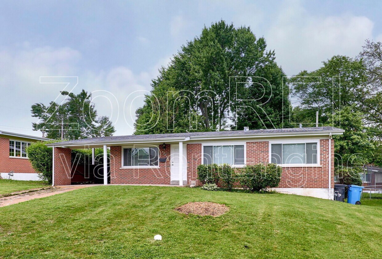 Primary Photo - 2700 Steeplechase Ln