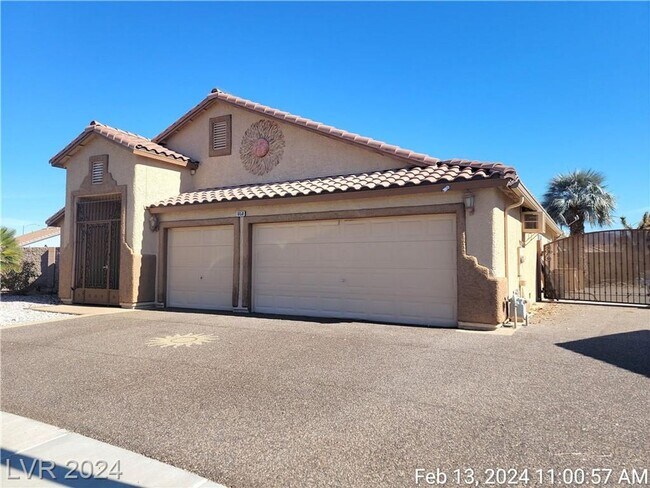 Building Photo - IMMACULATE 4-BEDROOM HOME IN HENDERSON