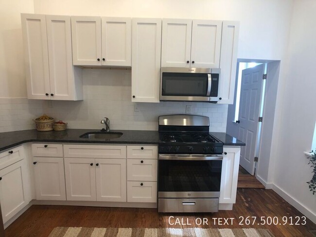 Foto del edificio - Newly removated, very spacious 2BR unit wi...