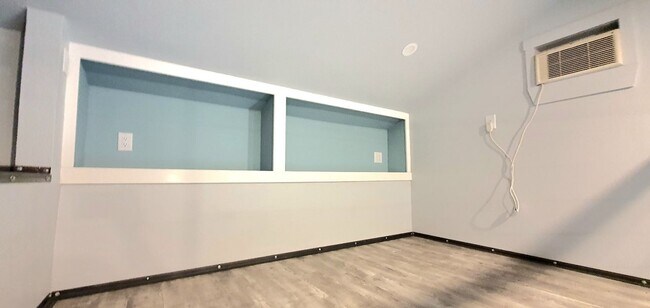 Foto del edificio - ALL BILLS PAID! Spacious LOFT living space...
