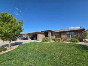Building Photo - 5985 Rimrunner Dr