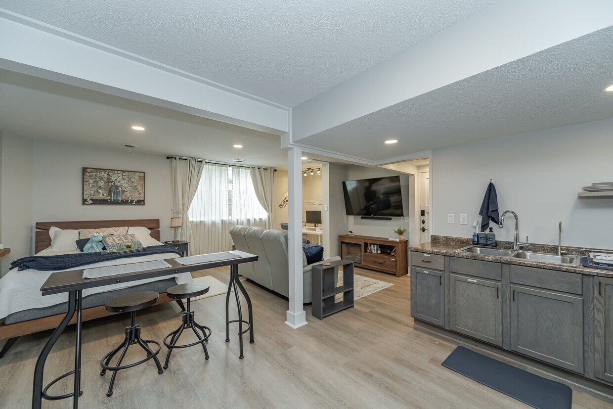 Blue Bird Studio - 1012 1st St SW