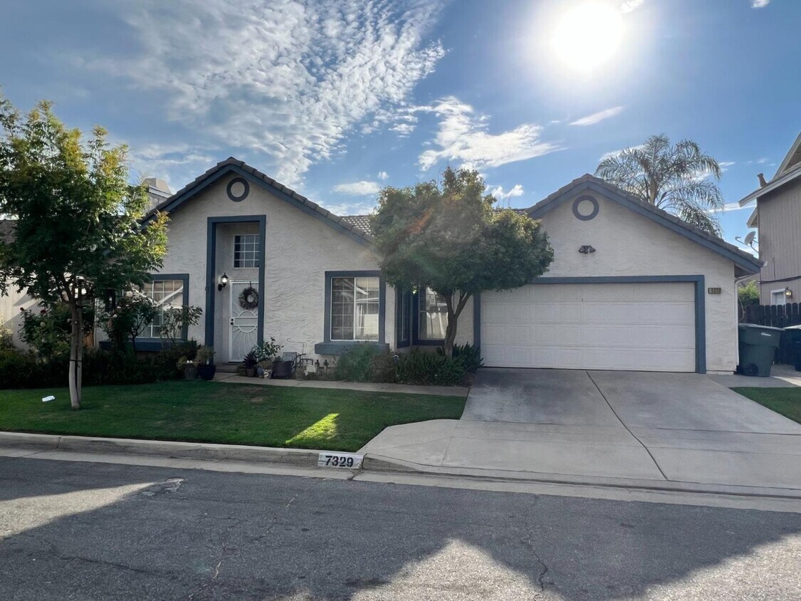 7329 N Woodrow Ave, Fresno, CA 93720 House Rental in Fresno, CA