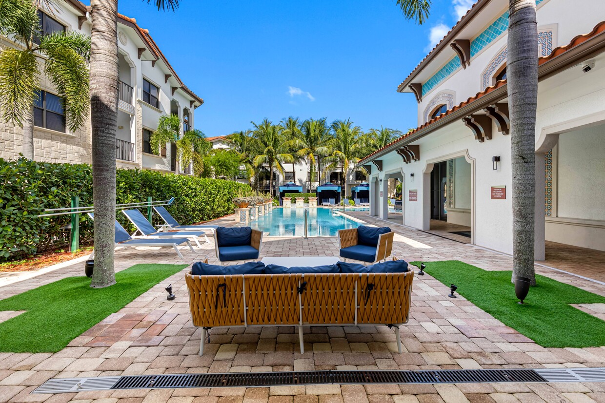 Foto principal - Miramar Park Apartments