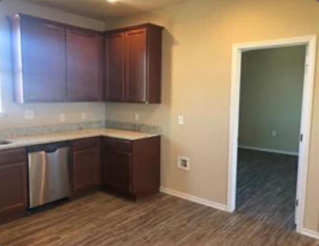 Building Photo - 1300 Hausman Dr