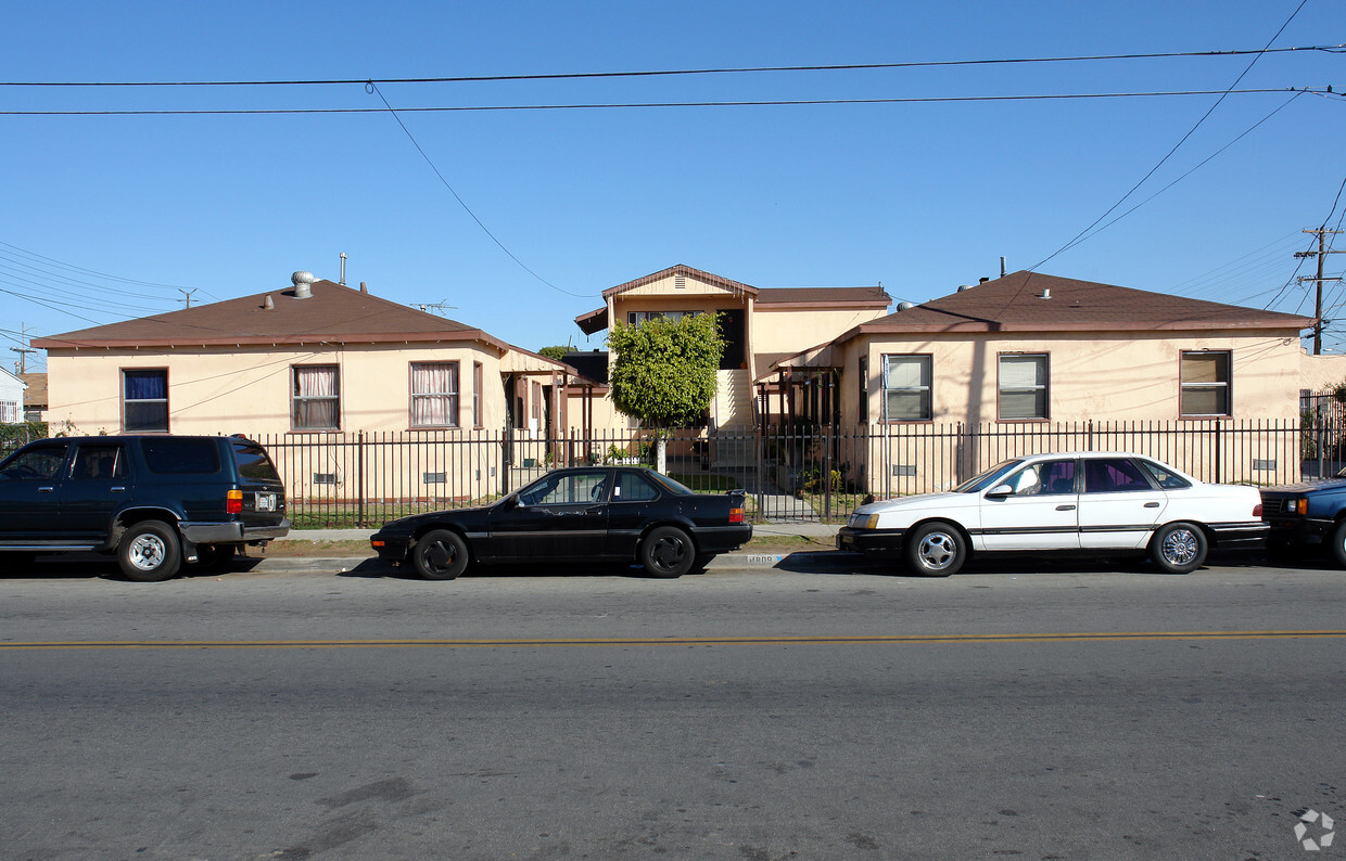 Foto del edificio - 4803-4815 W 111th St