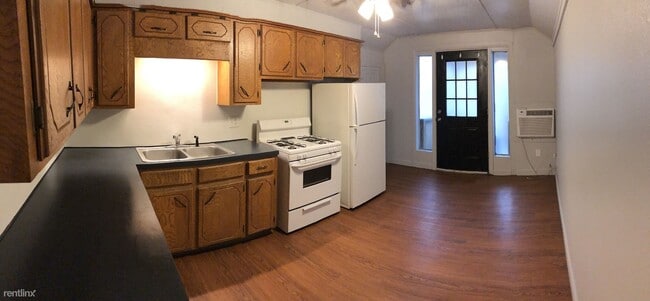 Foto del edificio - 1 br, 1 bath Duplex - 708 E Ward St # C