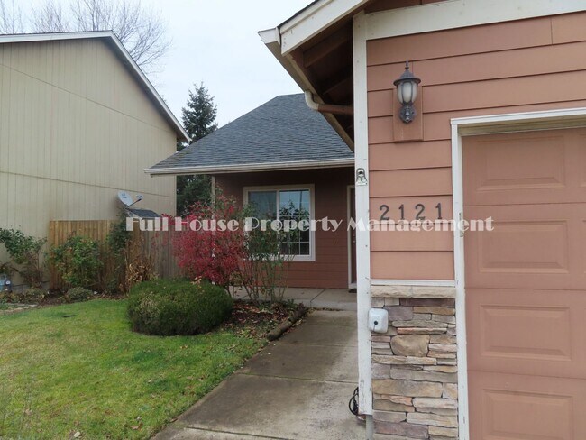 Building Photo - 3 br, 2.5 bath House - 2121 Smithoak St.