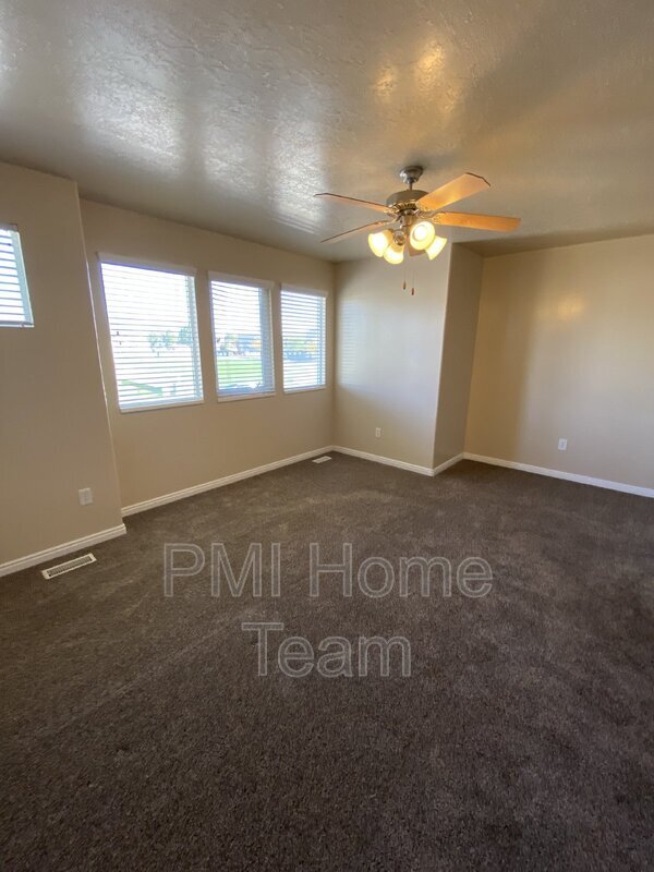 Building Photo - 433 N 3150 W