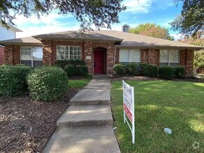 Building Photo - 4121 Holly Dr
