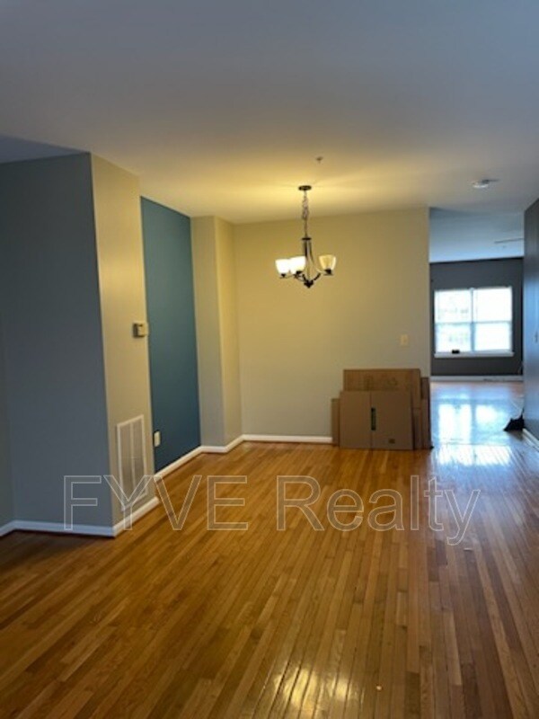 Foto del edificio - 9815 Tulip Tree Dr