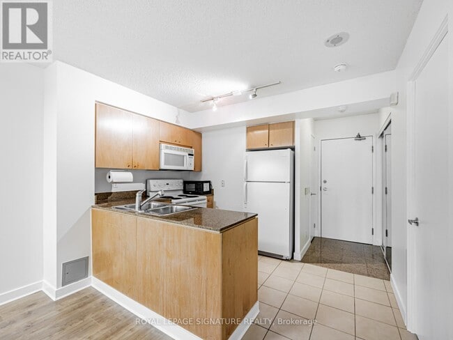 Photo du bâtiment - 373 Front St W