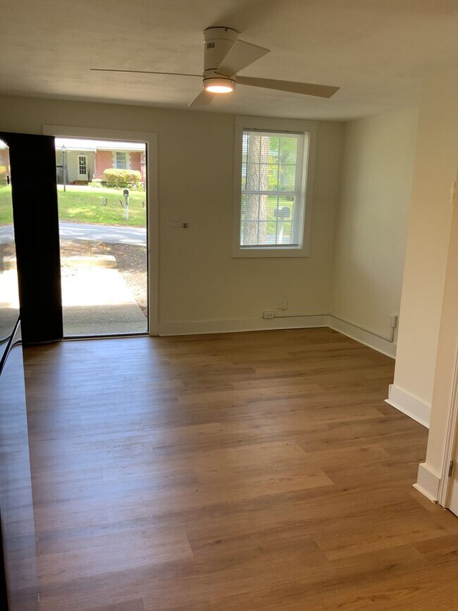 Foto del edificio - 1 Bed 1 bath Newley Remodeled