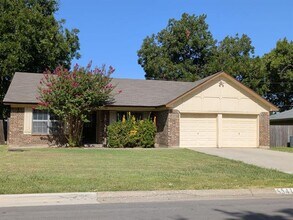 Building Photo - 5541 Wood View St