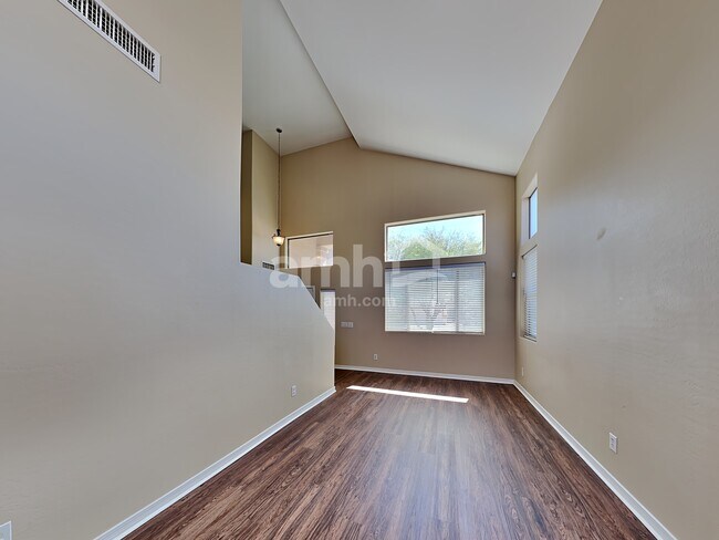 Foto del edificio - 24852 W Rosita Avenue
