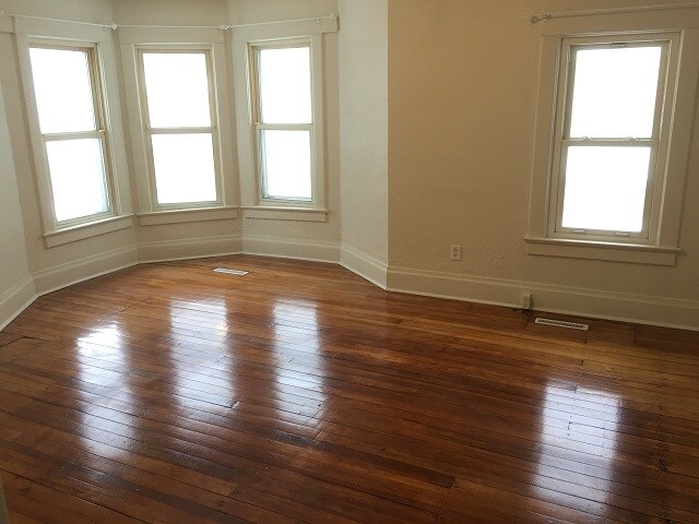 Foto del edificio - 614 10th St NE