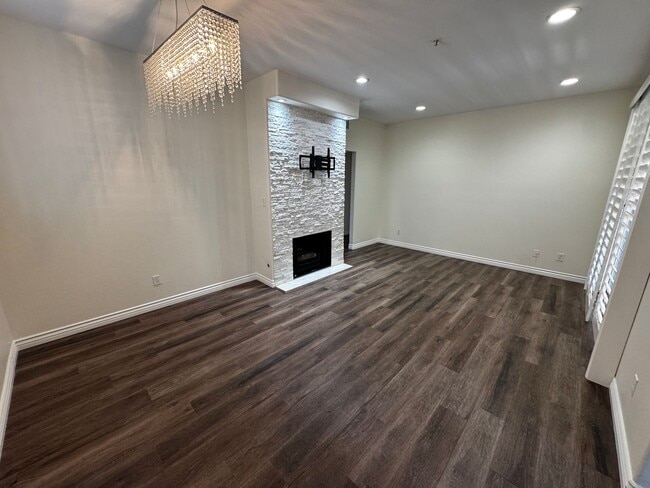 Building Photo - 2 Bedroom 1st Floor Unit in Rancho San Diego