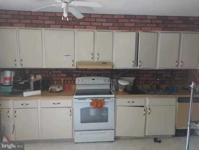 Building Photo - 24 Maple Hollow Ct