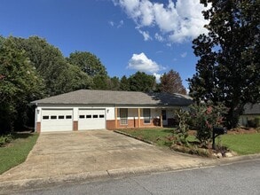 Building Photo - 327 Bonnie Dr