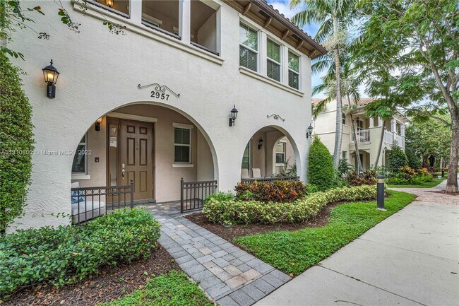 Building Photo - 2957 St Thomas Dr